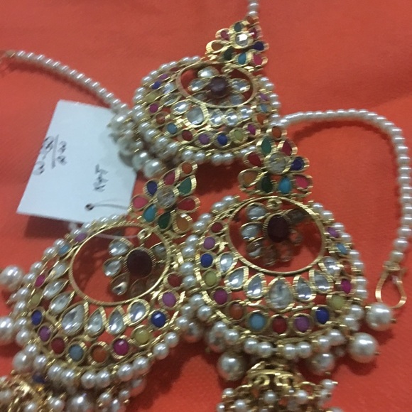 Earrings with tikka - Picture 3 of 5